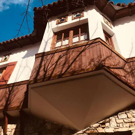 9mouses Chasiotis 3*